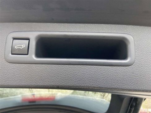 Used 2023 Toyota Highlander LE image 10