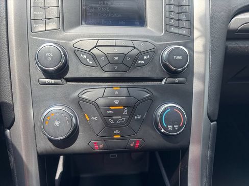 Used 2017 Ford Fusion SE FWD image 26