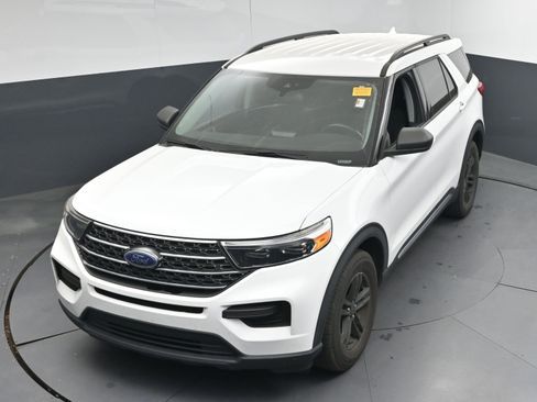 Used 2020 Ford Explorer XLT image 29