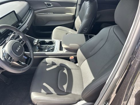 New 2026 Kia Carnival EX FWD image 16