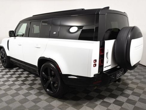 Used 2024 Land Rover Defender 130 X-Dynamic SE AWD/4WD image 4