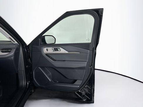 Used 2025 Ford Explorer Active image 34