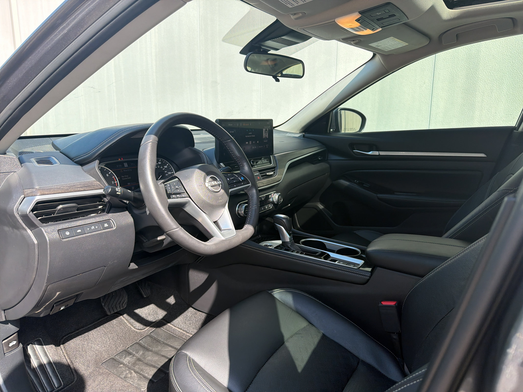 Used 2025 Nissan Altima 2.5 SL FWD image 10
