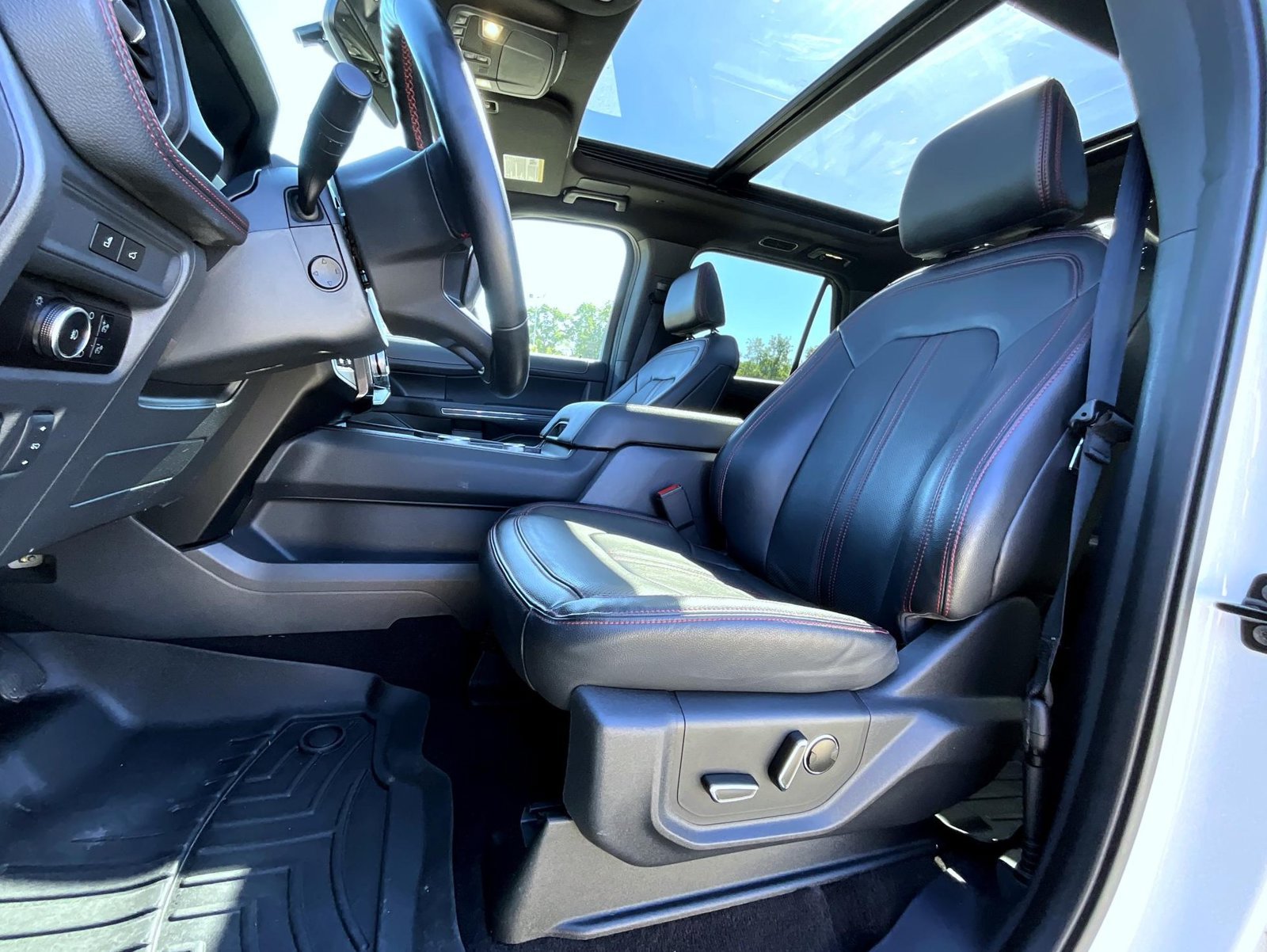 Used 2023 Ford Expedition Limited AWD/4WD image 11