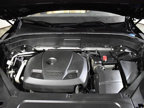 Used 2016 Volvo XC90 T6 Momentum w/ Momentum Plus Package AWD/4WD image 35