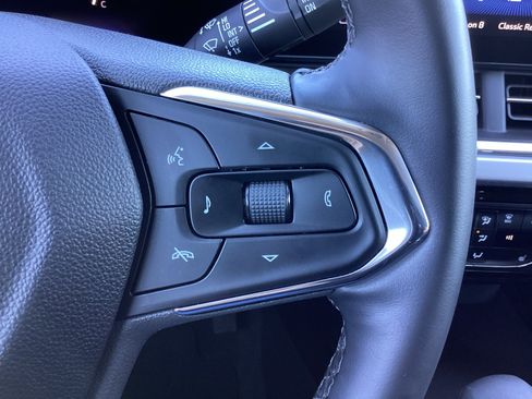 Used 2025 Chevrolet Trax LT w/ LT Convenience Package image 19