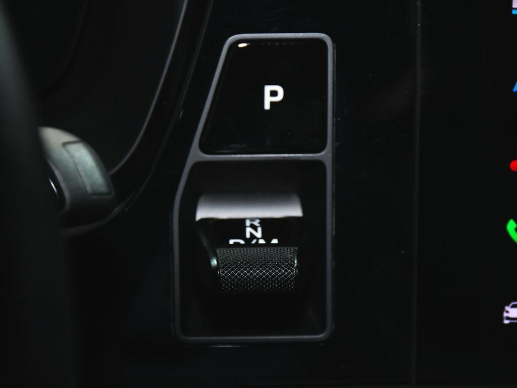 Used 2025 Porsche Panamera 4 E-Hybrid AWD/4WD image 32