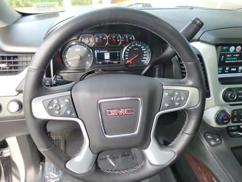 Used 2020 GMC Yukon SLT w/ Open Road Package AWD/4WD image 16