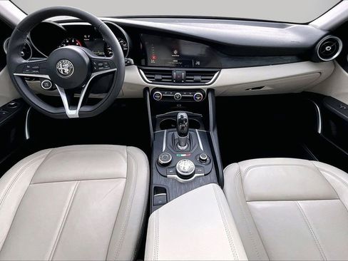 Used 2019 Alfa Romeo Giulia RWD image 14