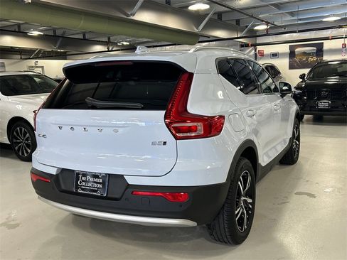 Certified 2025 Volvo XC40 B5 Core image 2