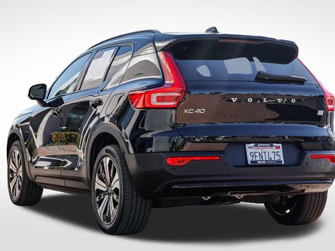 Used 2023 Volvo XC40 Recharge Plus image 5
