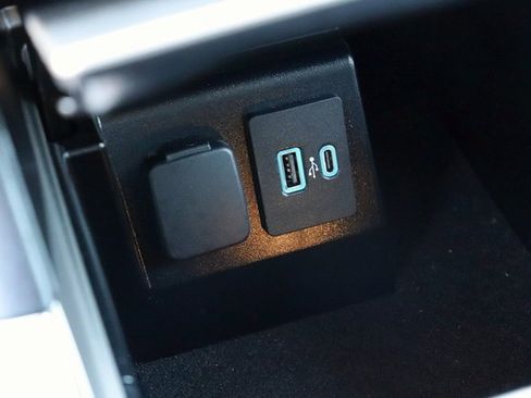 Used 2024 Ford Explorer XLT w/ Equipment Group 202A image 28