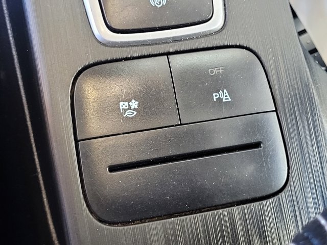 Used 2022 Ford Escape Titanium FWD image 16