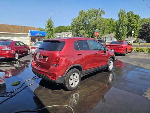 Used 2022 Chevrolet Trax LS w/ Tint and Cruise Package AWD/4WD image 12