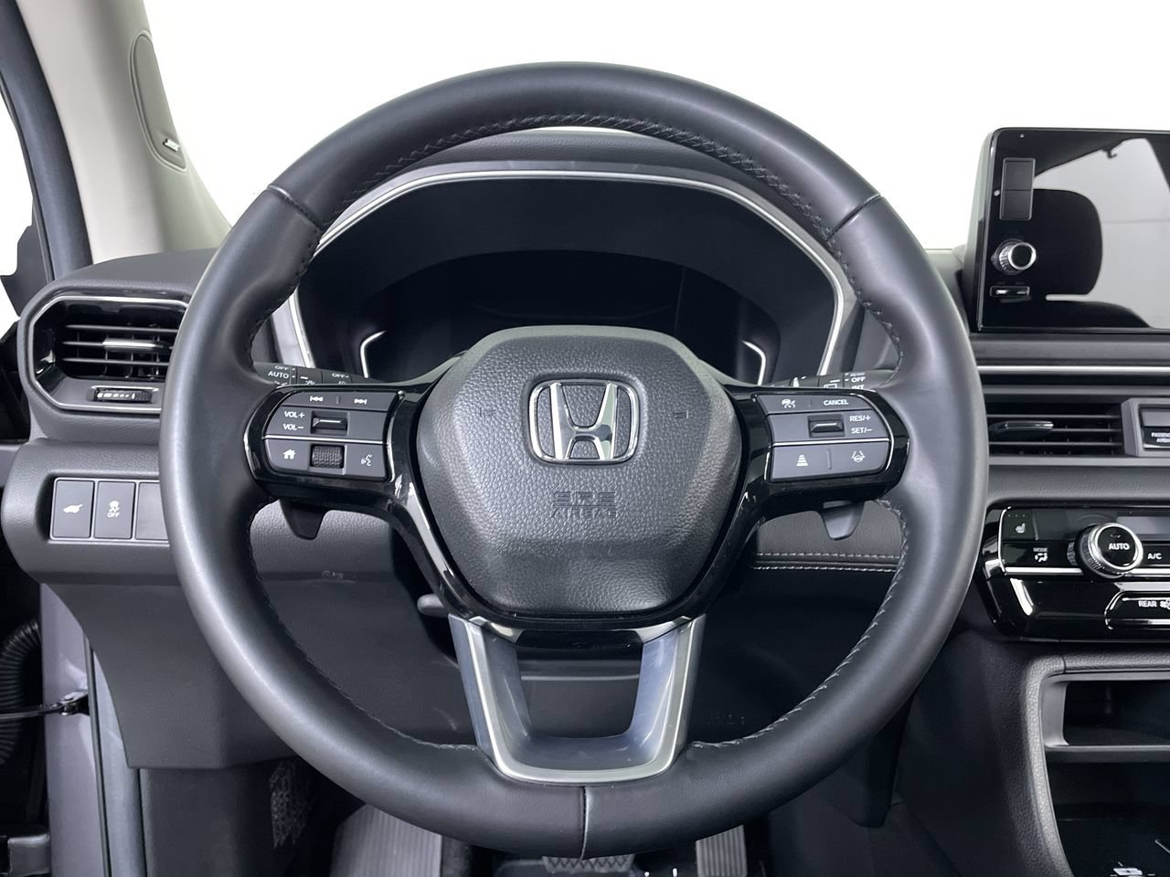 Used 2025 Honda Pilot Touring image 15