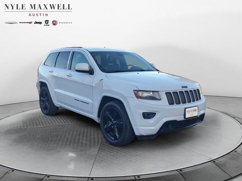 Used 2015 Jeep Grand Cherokee Altitude image 2