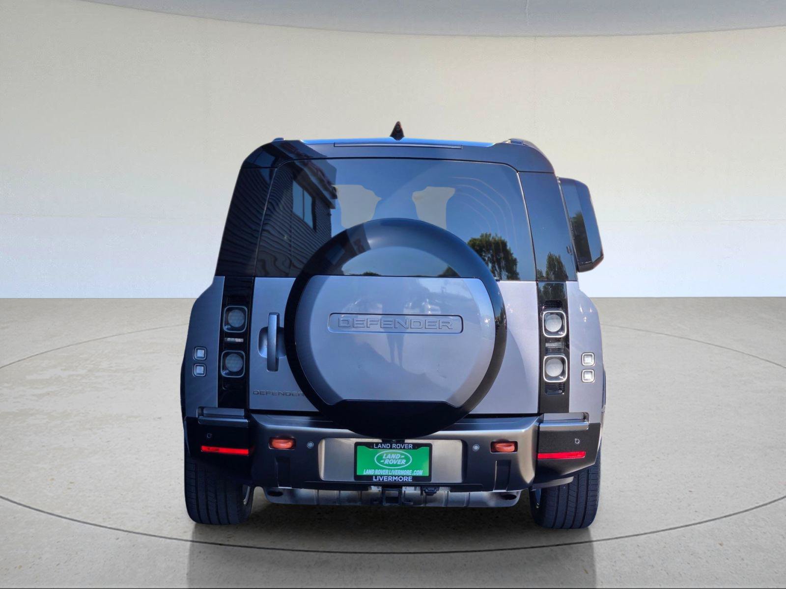 Used 2024 Land Rover Defender 130 X AWD/4WD image 5