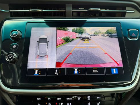 Used 2022 Chevrolet Bolt LT w/ Infotainment Package FWD image 27