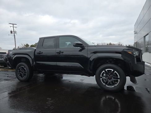 Used 2025 Toyota Tacoma TRD Sport image 1