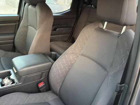 Certified 2025 Toyota Tacoma SR5 AWD/4WD image 29