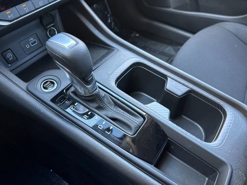 Used 2025 Nissan Sentra S image 16