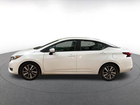 Used 2025 Nissan Versa SV image 4