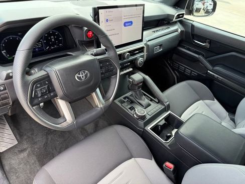 Used 2025 Toyota Tacoma TRD Sport AWD/4WD image 9