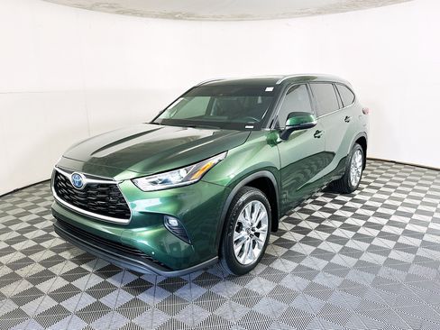 Used 2024 Toyota Highlander Limited FWD image 7