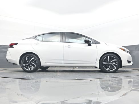 Certified 2025 Nissan Versa SR w/ Trunk Package image 30