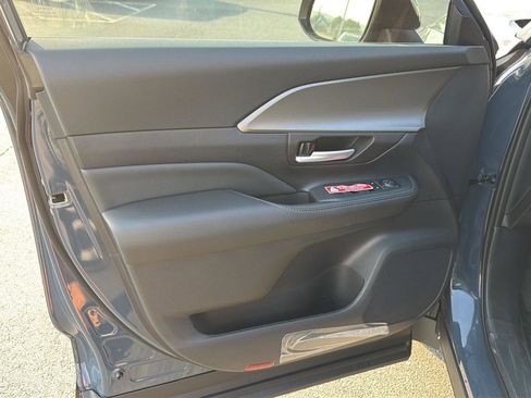 New 2026 Toyota Grand Highlander FWD image 17