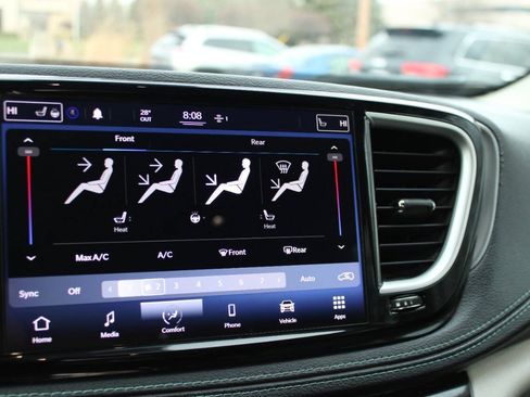 Used 2021 Chrysler Pacifica Touring-L FWD image 35