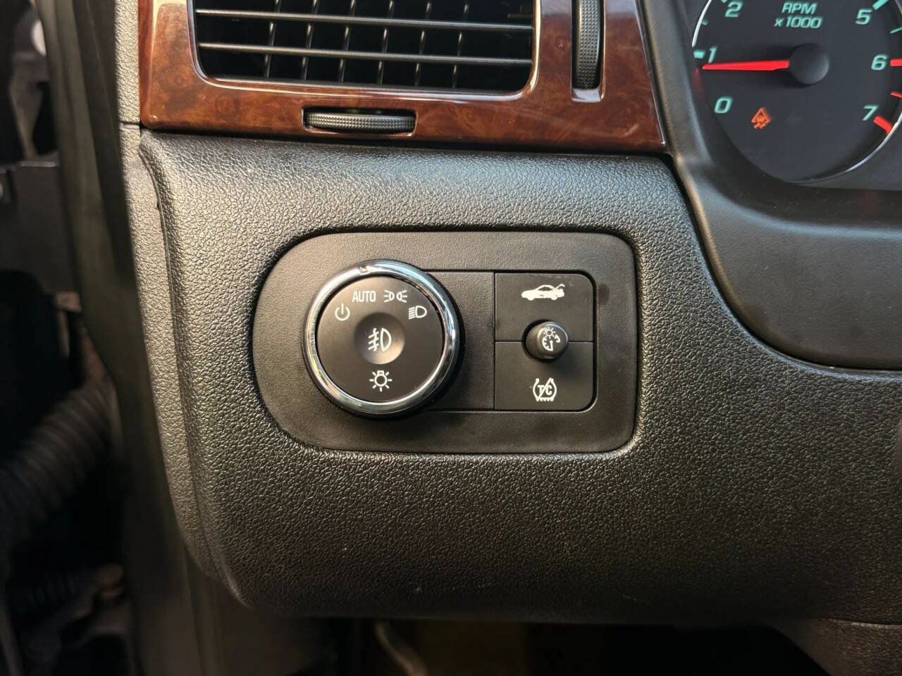 Used 2010 Chevrolet Impala LTZ FWD image 18