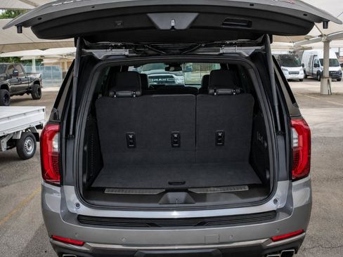 Used 2025 GMC Yukon AT4 AWD/4WD image 17