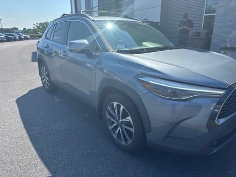 Used 2022 Toyota Corolla Cross XLE w/ Convenience Package AWD/4WD image 2
