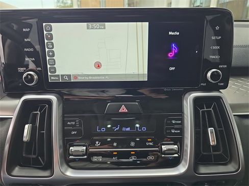 Used 2024 Kia Sorento EX w/ Panoramic Sunroof Package image 21