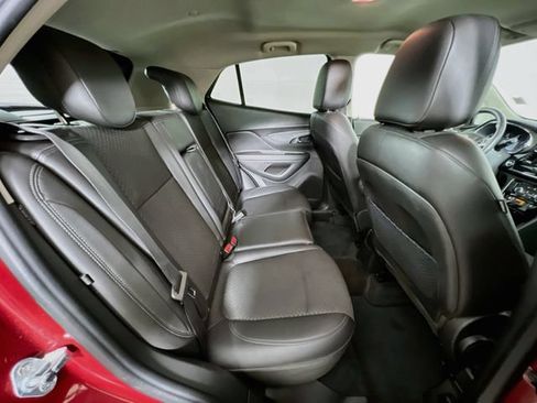 Used 2021 Buick Encore Preferred AWD/4WD image 37