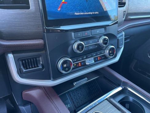 Used 2023 Ford Expedition Limited image 27