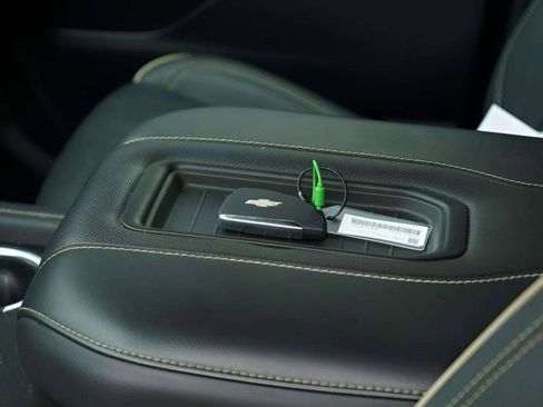 Used 2024 Chevrolet Suburban Premier image 60