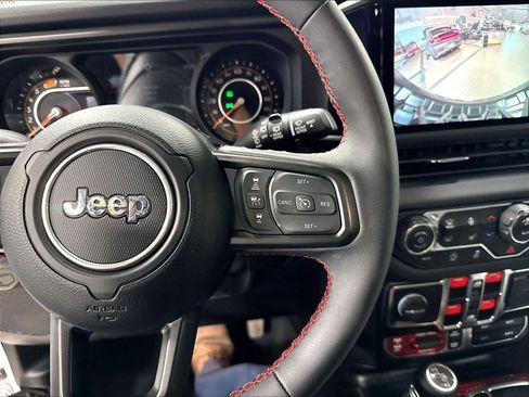 Used 2024 Jeep Wrangler Unlimited Rubicon w/ Convenience Group AWD/4WD image 22