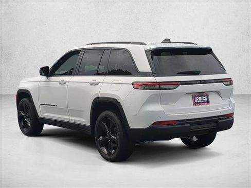 Used 2024 Jeep Grand Cherokee Altitude RWD image 8