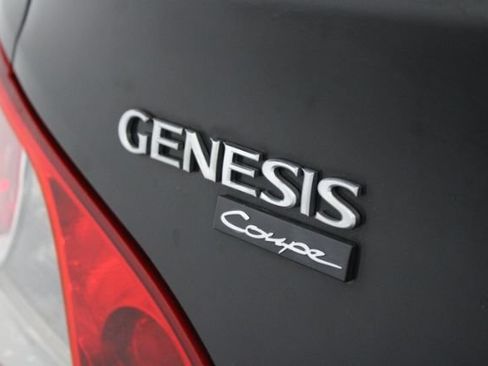 Used 2011 Hyundai Genesis 3.8 RWD image 7
