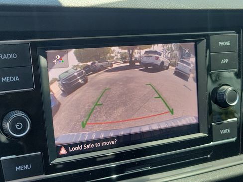 Certified 2023 Volkswagen Jetta SE w/ Black Wheel Package FWD image 31