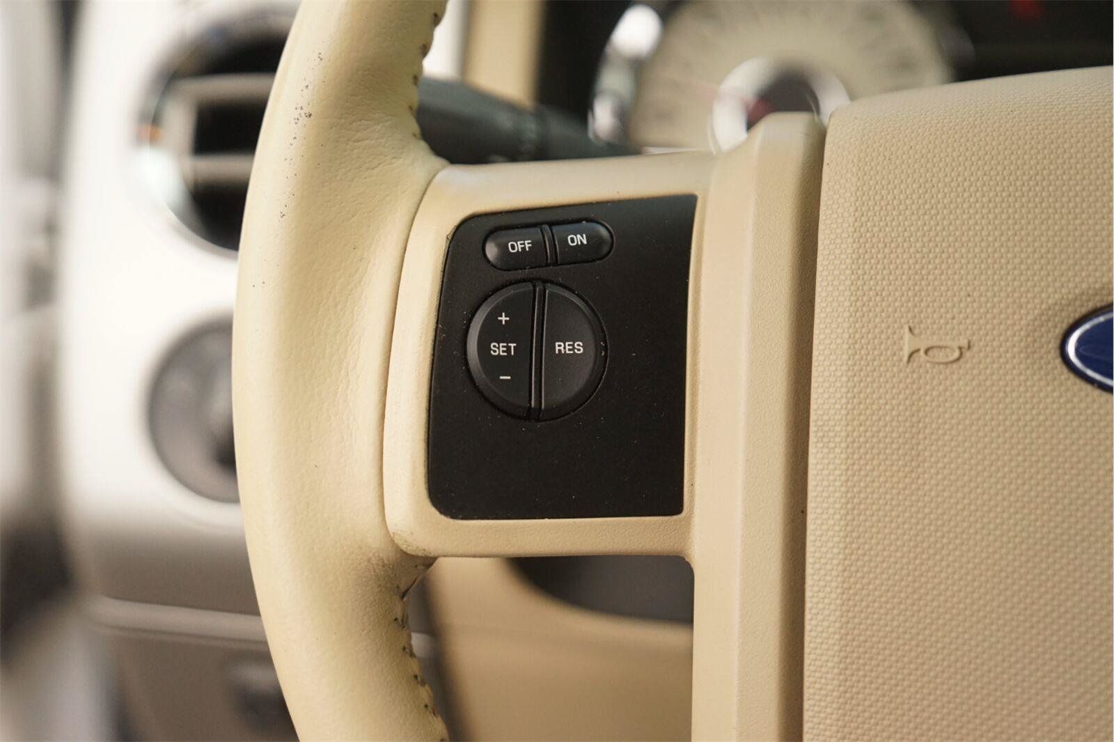 Used 2013 Ford Expedition XLT RWD image 23