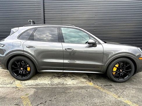 New 2026 Porsche Cayenne GTS image 11