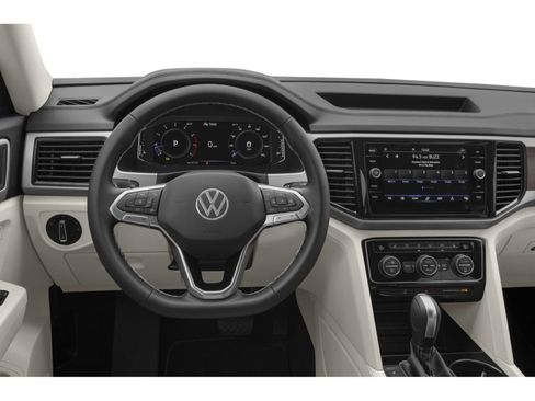 Used 2023 Volkswagen Atlas SE w/ Panoramic Sunroof Package FWD image 4