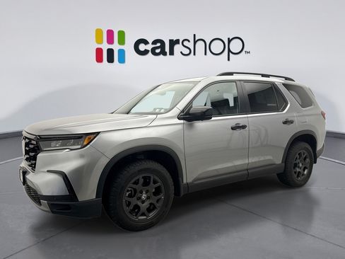 Used 2025 Honda Pilot TrailSport image 1