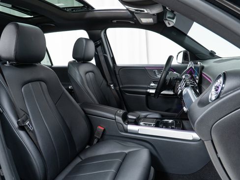 Used 2022 Mercedes-Benz GLB 250 250 4MATIC image 22