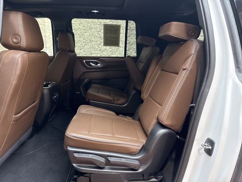 Used 2022 Chevrolet Suburban High Country image 15