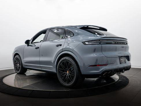 Certified 2026 Porsche Cayenne Coupe AWD/4WD image 3