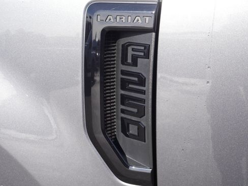 Certified 2022 Ford F250 Lariat w/ Black Appearance Package image 18